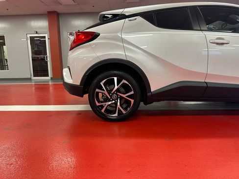 Certified 2022 Toyota C-HR XLE FWD image 29