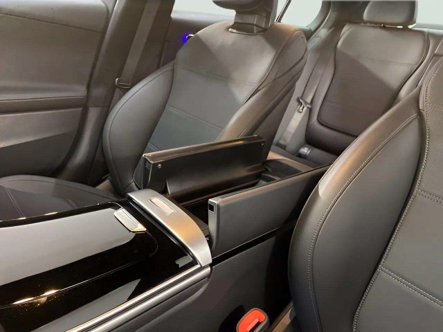 Used 2025 Mercedes-Benz C 300 Sedan image 56