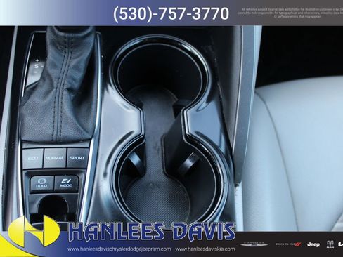 Used 2020 Toyota Camry SE image 20