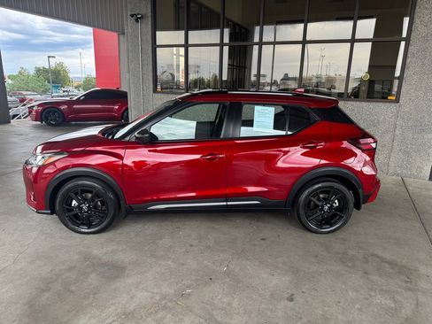 Used 2023 Nissan Kicks SR image 2