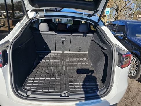 Used 2024 Tesla Model Y Long Range image 13