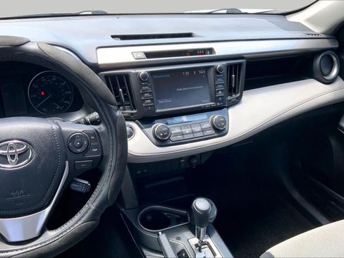 Used 2018 Toyota RAV4 XLE FWD image 6
