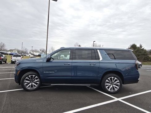 Used 2025 Chevrolet Suburban High Country AWD/4WD image 12