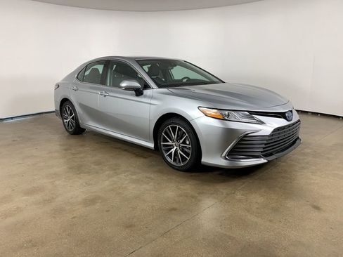 Used 2023 Toyota Camry XLE FWD image 5