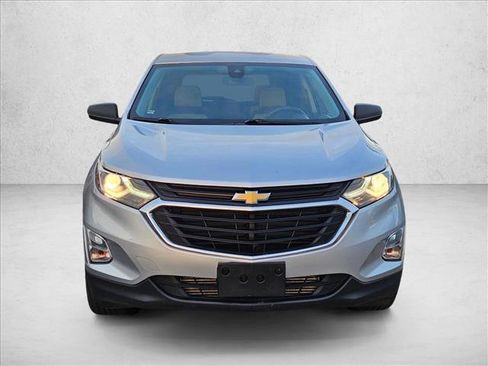 Used 2020 Chevrolet Equinox LS w/ LS Convenience Package image 2