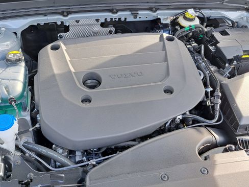 New 2026 Volvo XC40 B4 Plus image 9