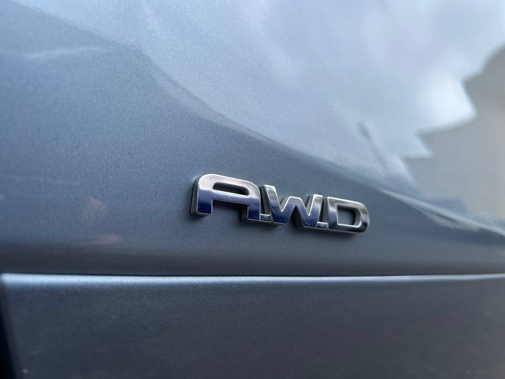 Used 2023 Toyota Highlander LE AWD/4WD image 12