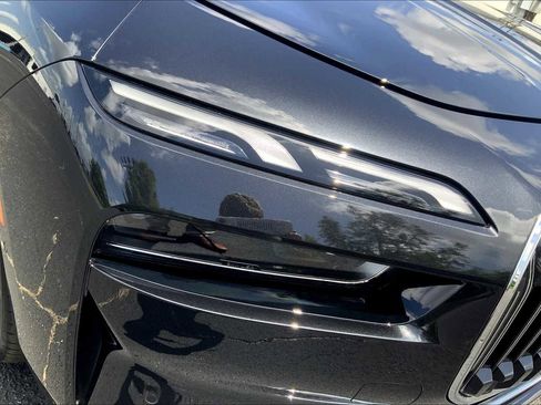 Used 2025 BMW i7 eDrive50 w/ Premium Package image 14