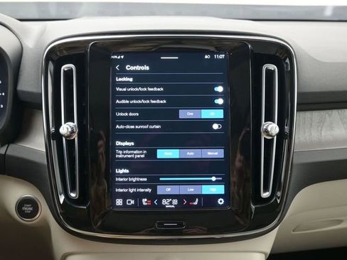 Used 2023 Volvo XC40 B5 Plus w/ Protection Package Premier image 17