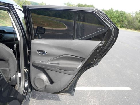Used 2022 Nissan Kicks SV w/ Interior Electronics Package FWD image 17