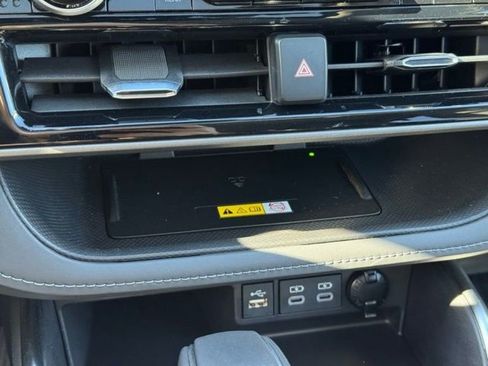 Used 2023 Toyota Highlander Limited AWD/4WD image 16