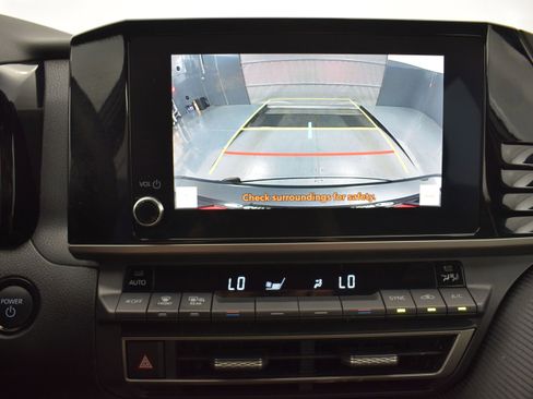Used 2025 Toyota Camry SE AWD/4WD image 16