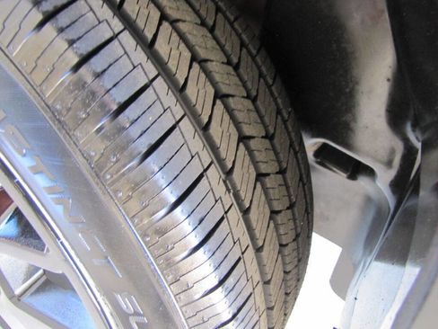 Used 2020 Jeep Renegade Latitude w/ Popular Equipment Group image 24