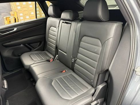Used 2024 Volkswagen Atlas Cross Sport SEL R-Line AWD/4WD image 20