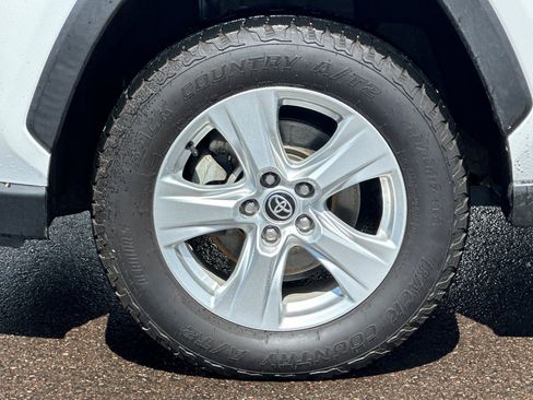 Used 2021 Toyota RAV4 XLE AWD/4WD image 24