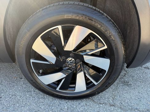 Used 2025 Volkswagen Atlas Cross Sport SE image 25