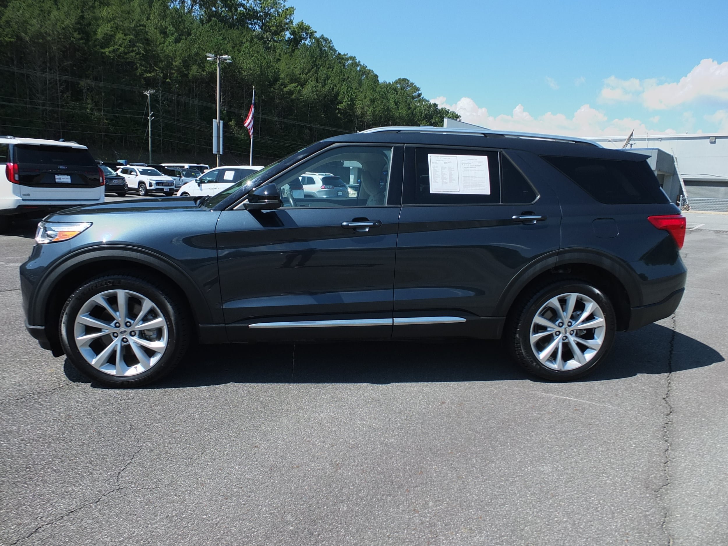 Used 2022 Ford Explorer Platinum w/ Technology Package AWD/4WD image 6