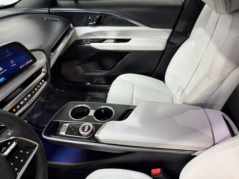 Certified 2024 Cadillac Lyriq Luxury RWD image 36