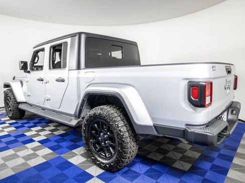 Used 2023 Jeep Gladiator Overland AWD/4WD image 7