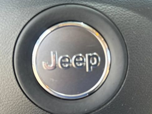 Used 2021 Jeep Grand Cherokee Laredo RWD image 22