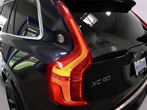 Used 2017 Volvo XC90 T6 Momentum w/ Vision Package AWD/4WD image 34