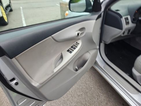 Used 2012 Toyota Corolla LE FWD image 7