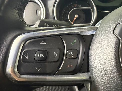 Used 2022 Jeep Wrangler Unlimited Sahara AWD/4WD image 15