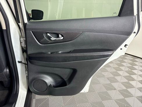 Used 2017 Nissan Rogue S FWD image 43