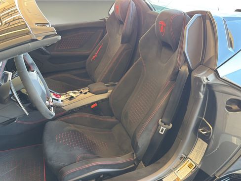 Used 2019 Lamborghini Huracan Performante AWD/4WD image 11