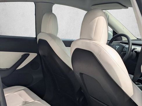 Used 2021 Tesla Model Y Long Range image 18