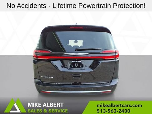 Used 2024 Chrysler Pacifica Touring-L FWD image 6