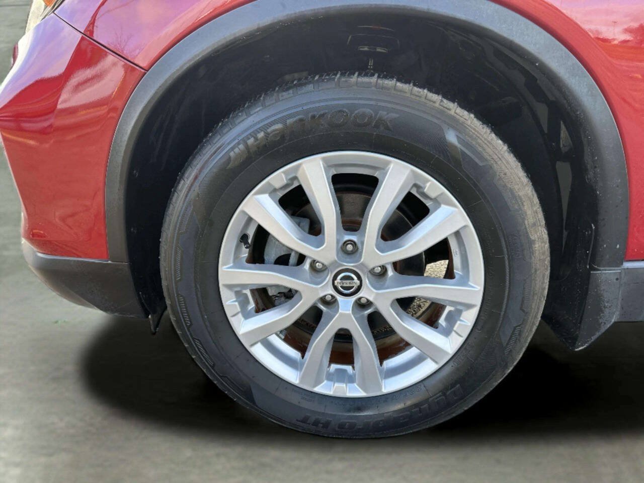 Used 2017 Nissan Rogue SV FWD image 9