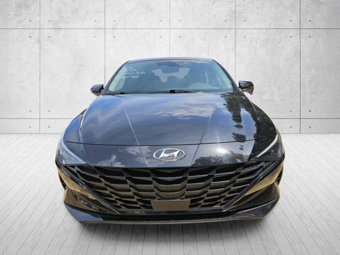 Used 2023 Hyundai Elantra SEL w/ Convenience Package FWD image 4