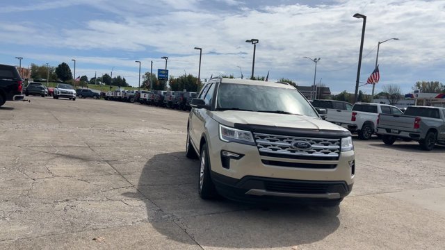 Used 2018 Ford Explorer XLT w/ Equipment Group 201A FWD image 3