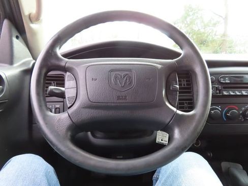 Used 2004 Dodge Dakota Sport w/ Deluxe Convenience Group image 23