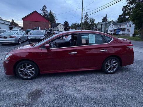 Used 2013 Nissan Sentra SR w/ Premium Pkg FWD image 2