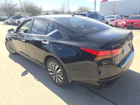 Used 2023 Nissan Altima 2.5 SV image 4