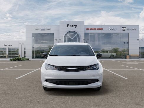 New 2026 Chrysler Voyager LX image 7