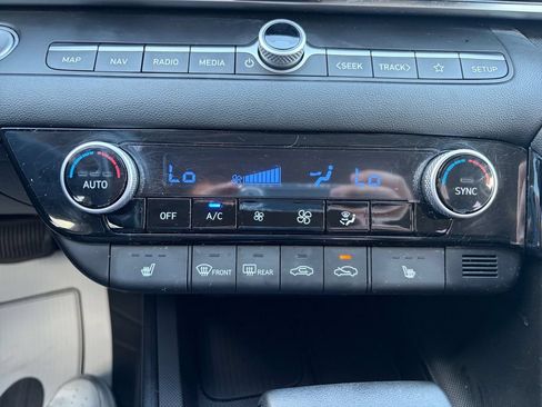 Used 2024 Hyundai Elantra Limited FWD image 14