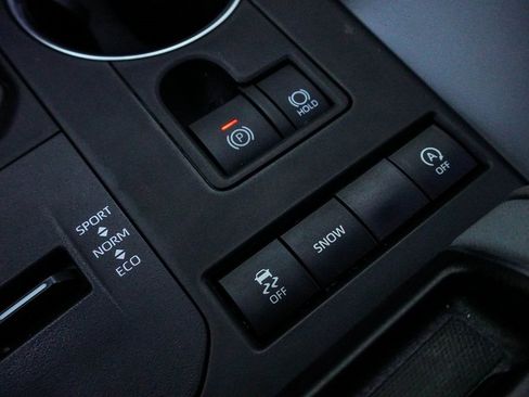 Used 2022 Toyota Highlander XLE image 17