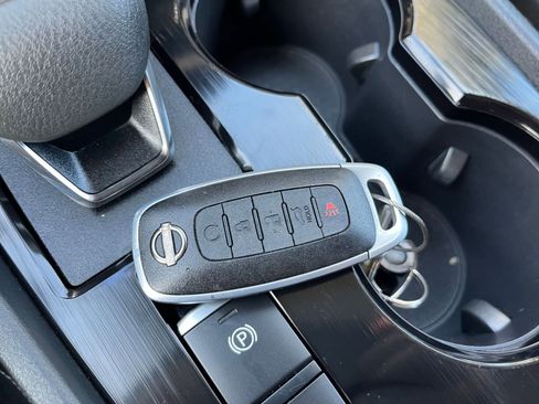 Used 2025 Nissan Rogue SV image 21