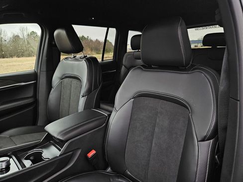 New 2026 Jeep Grand Cherokee Altitude image 11