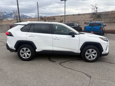 Used 2024 Toyota RAV4 LE AWD/4WD image 7