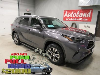 Used 2024 Toyota Highlander XLE