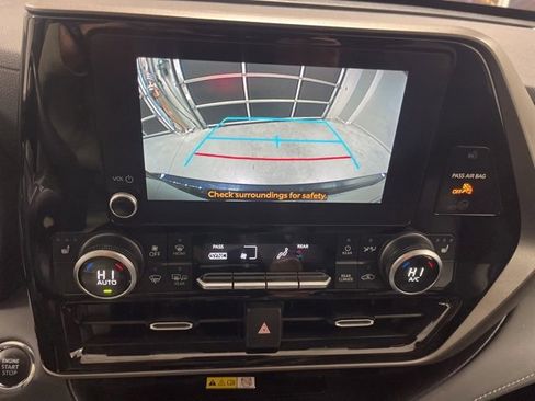 Used 2023 Toyota Highlander XLE image 15