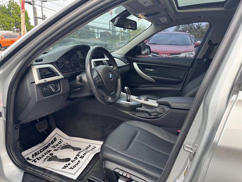 Used 2016 BMW 320i Sedan RWD image 9