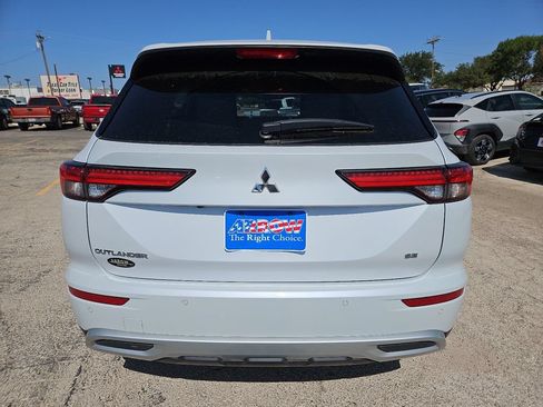 Used 2024 Mitsubishi Outlander SE FWD image 9