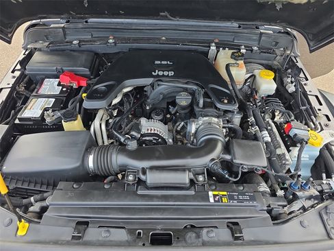 Used 2018 Jeep Wrangler Unlimited Rubicon w/ Dual Top Group image 31