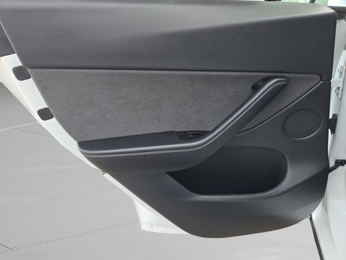 Used 2020 Tesla Model Y Long Range image 26