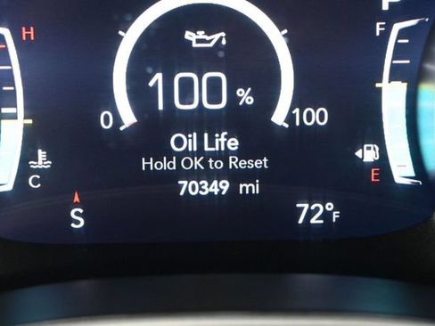 Used 2023 Chrysler Pacifica Touring-L FWD image 34